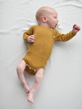 Last inn bildet i Galleri-visningsprogrammet, Emma`s button body
