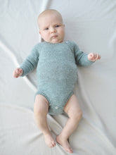 Last inn bildet i Galleri-visningsprogrammet, Emma`s button body