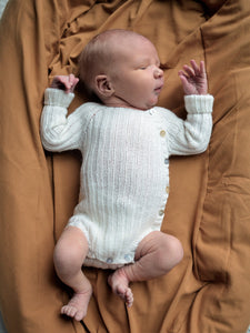 Helårsbody med knapper
