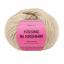 Last inn bildet i Galleri-visningsprogrammet, Kissing in Kashmir