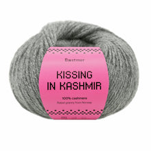Last inn bildet i Galleri-visningsprogrammet, Kissing in Kashmir