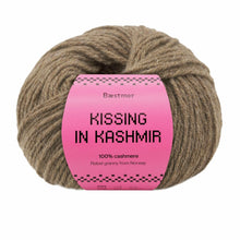 Last inn bildet i Galleri-visningsprogrammet, Kissing in Kashmir