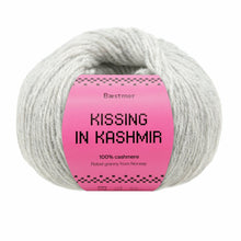 Last inn bildet i Galleri-visningsprogrammet, Kissing in Kashmir