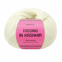 Last inn bildet i Galleri-visningsprogrammet, Kissing in Kashmir