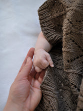 Last inn bildet i Galleri-visningsprogrammet, Lille Spire baby blanket