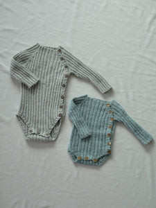 Year-round body with buttons