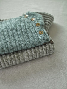 Year-round body with buttons