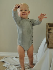 Year-round body with buttons