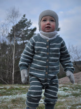 Last inn bildet i Galleri-visningsprogrammet, Theo’s striped overall